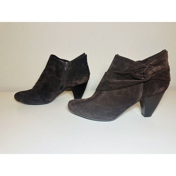 VANELi Brown Suede Chunky Heel Ankle Booties Women's SIZE 9.5 - Picture 1 of 8